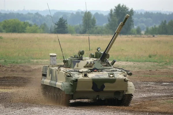 Tanque pesado moderno de las Fuerzas Armadas de Rusia — Foto de Stock
