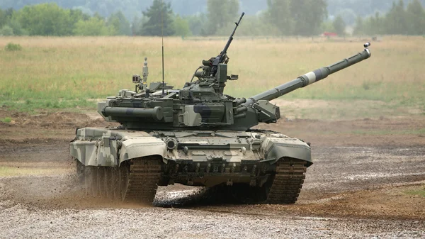 T-90 é um tanque de batalha principal russo (MBT ) — Fotografia de Stock