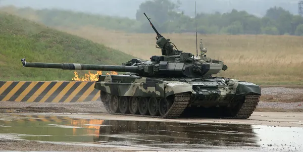 T-90 é um tanque de batalha principal russo (MBT ) — Fotografia de Stock