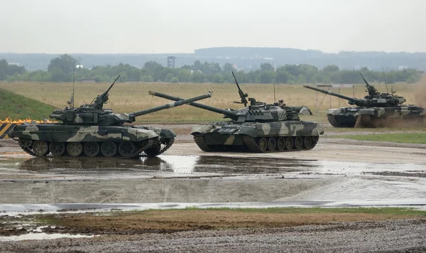 T-90 es un tanque de batalla principal ruso (MBT) ) — Foto de Stock