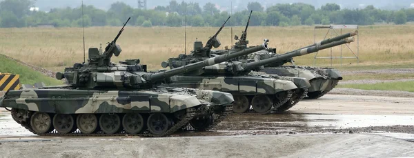 T-90 es un tanque de batalla principal ruso (MBT) ) — Foto de Stock