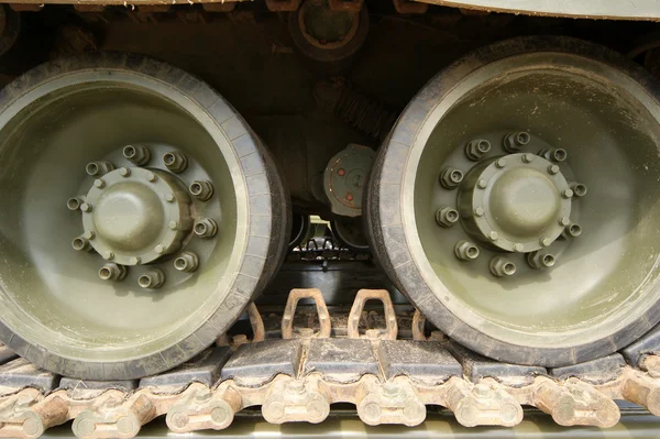 Las huellas del tanque del ejército ruso moderno cerca — Foto de Stock