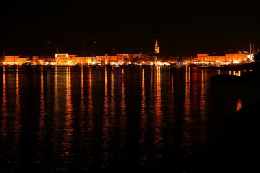 Deniz ve şehir gece, Hırvatistan, porec adlı görünüm