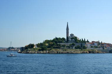 eski şehir rovinj denizden--Hırvatistan Kuzey Adriyatik Denizi üzerinde yer alan şehir manzarası