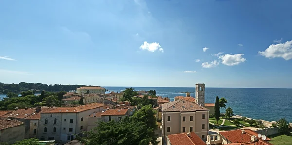 Panoramic landscape with the sky, the sea and rooftops, Porec, Croatia — Stock Photo, Image