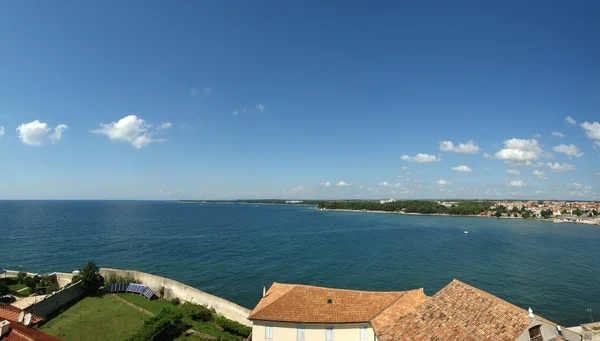 Paisagem Panorâmica Com Céu Mar Telhados Porec Croácia — Fotografia de Stock