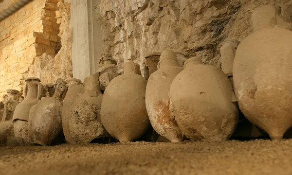 Romerska amphora, arena (colosseum) i pula, Kroatien — Stockfoto