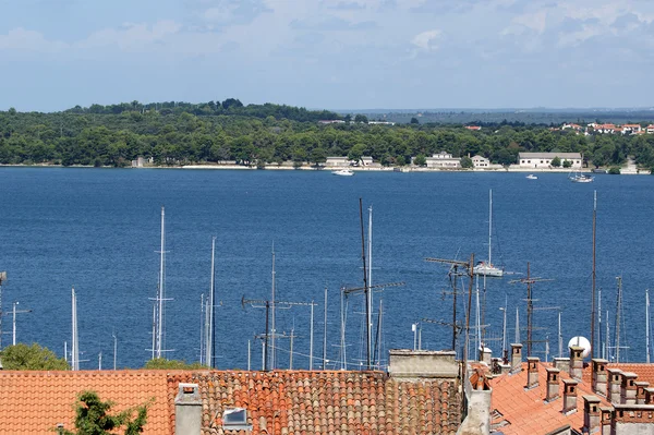 Widok na miasto i zatokę z punktu widzenia wysokiej, miasto pula, Chorwacja — Zdjęcie stockowe