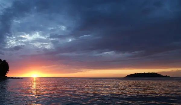 Abstracte Oceaan en zonsondergang achtergrond — Stockfoto