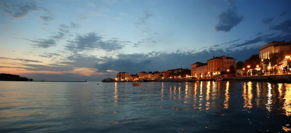Panoramic landscape of the sea, clouds and the night the city of Porec, Cro — Stock Photo, Image