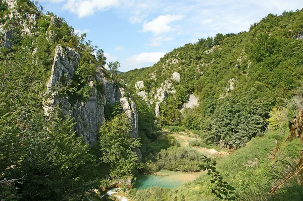 Horská krajina. Plitvická jezera, národní park v Chorvatsku — Stock fotografie