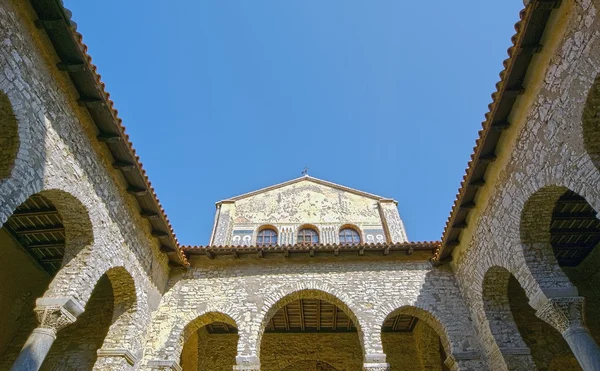 Atrium euphrasian Bazilikası, porec, Istria, Hırvatistan. unes dahil — Stok fotoğraf