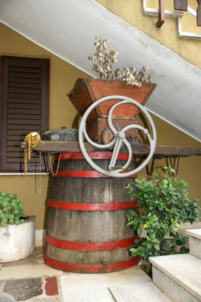 Torchio storico per l'estrazione del succo d'uva — Foto Stock