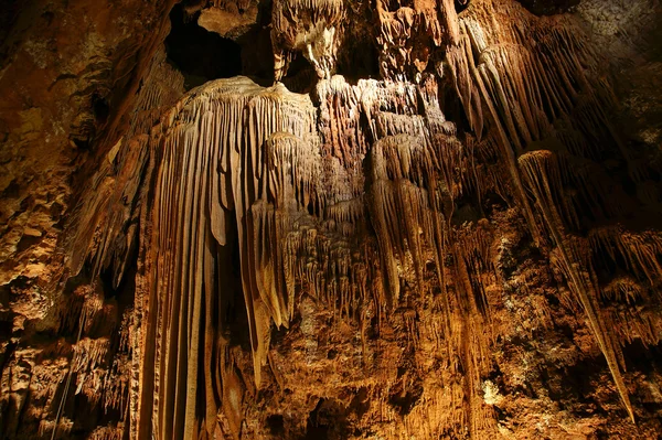 Stalattiti Stalagmiti Una Grotta Beredine Croazia — Foto Stock