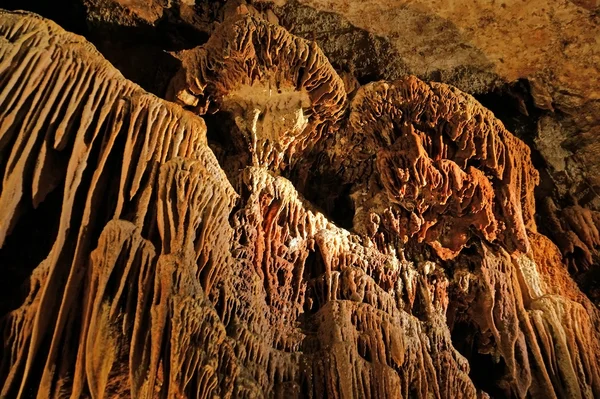 鍾乳石と石筍の洞窟 beredine、クロアチアで — ストック写真