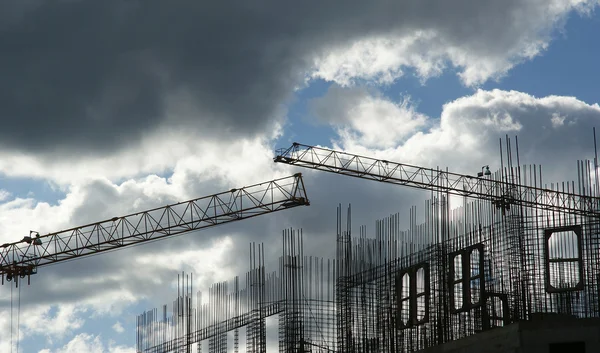 Baukran Hintergrund Eines Bau Befindlichen Mehrstöckigen Gebäudes — Stockfoto
