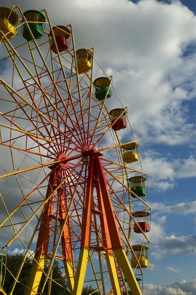 Atração (Carrossel) Roda gigante — Fotografia de Stock