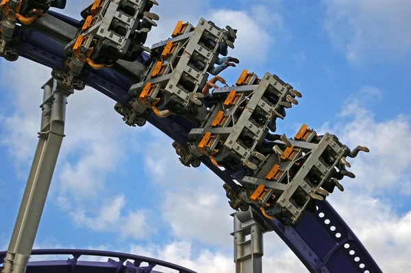 Τμήμα Έλξης Roller Coaster Κλείσει Ενάντια Στον Ουρανό — Φωτογραφία Αρχείου