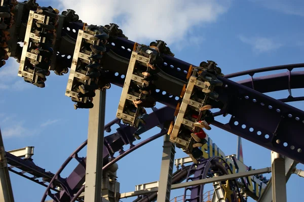 Τμήμα Έλξης Roller Coaster Κλείσει Ενάντια Στον Ουρανό — Φωτογραφία Αρχείου
