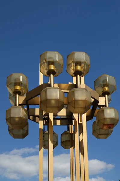 Een straat lamp (lantaarn) op de skyline — Stockfoto
