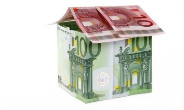 Beyaz bir arka planda büyük bir 110 euro house