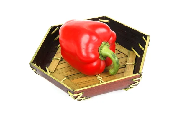 Velké čerstvé červené papriky na bílém pozadí — Stock fotografie