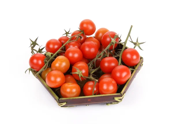 Cherry rajče – je menší zahradní odrůdy rajčete, na bílé poza — Stock fotografie