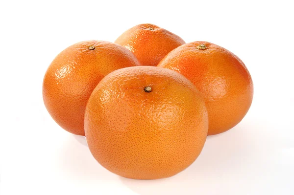 Большие грейпфруты крупным планом, на белом фоне — стоковое фото