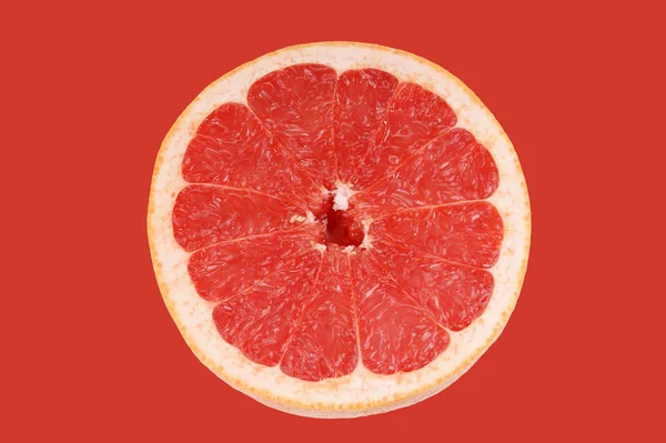Reife rote Grapefruit. Obst in Scheiben schneiden auf weißem Hintergrund — Stockfoto