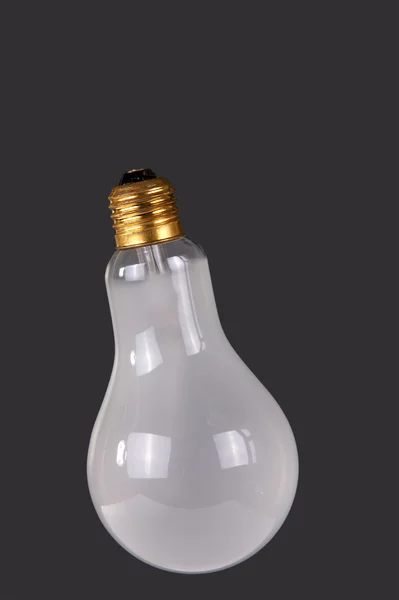 Grandes lámparas incandescentes eléctricas cepilladas, contra un fondo oscuro —  Fotos de Stock