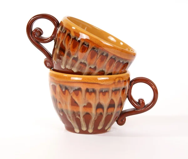 Большая пачка керамических чашек чая крупным планом, изолированные — стоковое фото