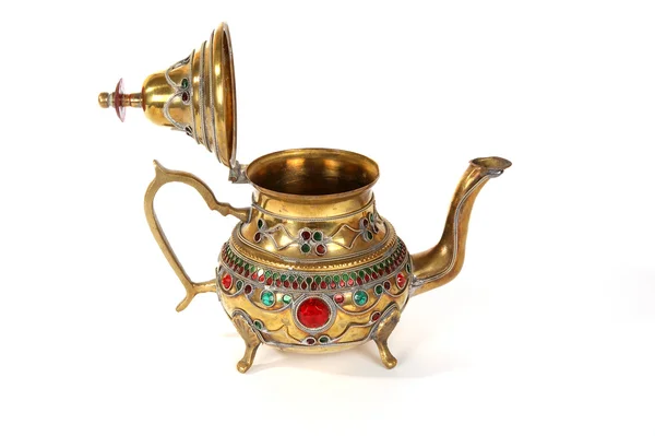 与传统的阿拉伯文装饰品铜水罐 — 图库照片
