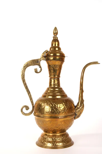 Jarro de cobre com ornamentos árabes tradicionais — Fotografia de Stock