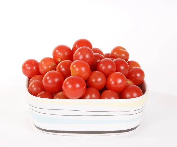 Tomate cereja é uma menor variedade de jardim de tomate — Fotografia de Stock