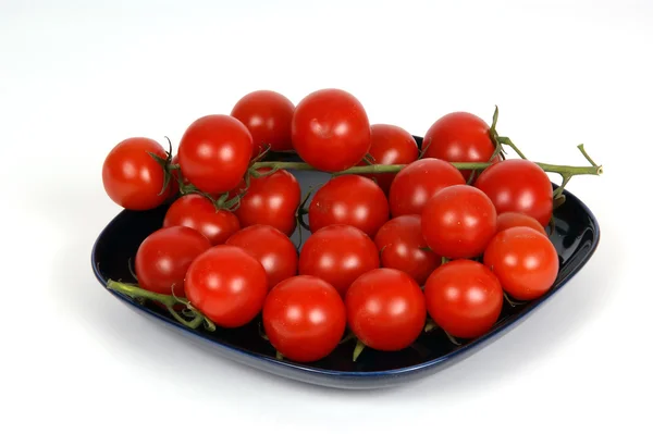 Cherry tomaat--is een kleinere tuin variëteit van tomaat — Stockfoto