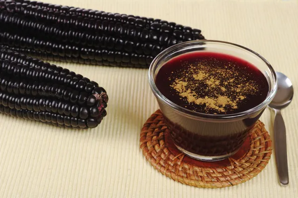 Sobremesa de milho roxo peruano — Fotografia de Stock