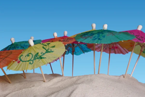 Slunečníky na písku — Stock fotografie
