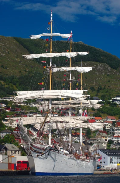Vysoké lodi v Måløy — Stock fotografie