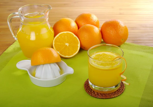Čerstvý pomerančový džus — Stock fotografie