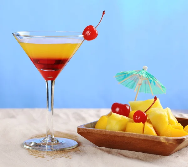 Cocktail com frutas — Fotografia de Stock