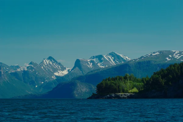 ノルウェーのフィヨルドの風景 — ストック写真