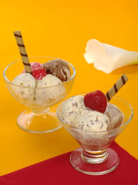 Ice Cream Scoops Glass Red Orange White Arum Lily Selective — Stock Photo, Image