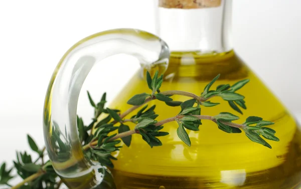 Тимьян и оливковое масло — стоковое фото