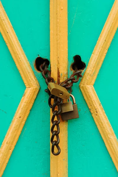 Dörr med lås — Stockfoto