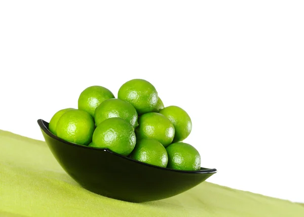 Limes in zwarte kom — Stockfoto
