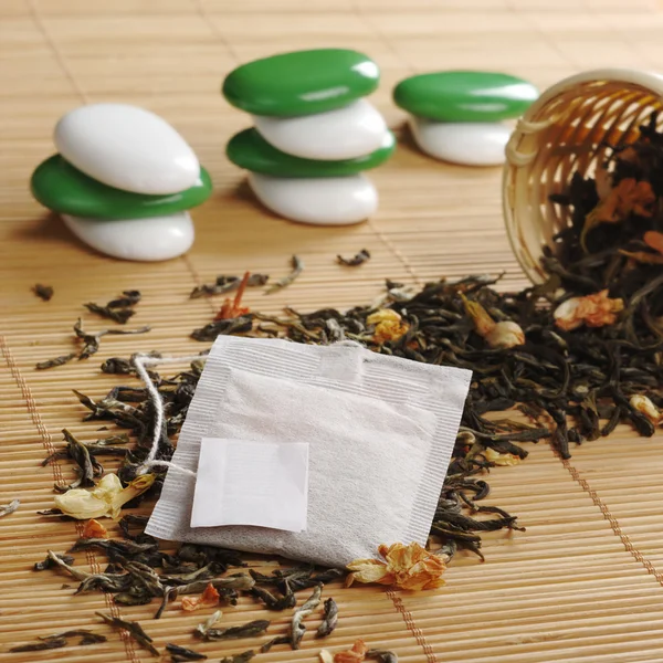 Teabag Empty White Label Lose Green Tea Dried Jasmine Blossoms — Stock Photo, Image