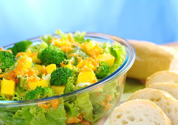 Fresh Light Broccoli Mango Carrot Salad Glass Bowl Baguette Selective — Stock Photo, Image