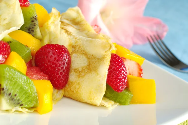 Crepes Filled with Fruits — Stock Photo, Image