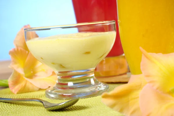 Light Summer Cream Cheese Mango Dessert Mango Watermelon Smoothies Gladiolus — Stock Photo, Image