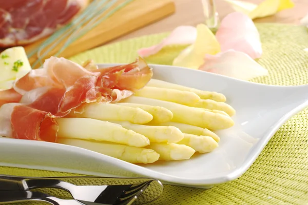 White Asparagus with Ham — Stock Photo, Image